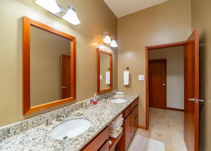 Residences At Barrier Reef 8b Oceanview 2 Bedroom By Floreo